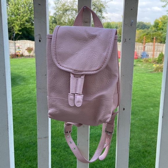 Free People Handbags - Free People Josie Lt Pink Vegan Leather back pack small size for the min…